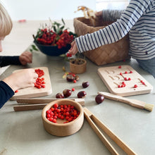 Carica l&#39;immagine nel visualizzatore di Gallery, a boy playing good wood preschool wooden board