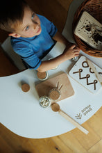 Carica l&#39;immagine nel visualizzatore di Gallery, a boy playing good wood preschool wooden board 