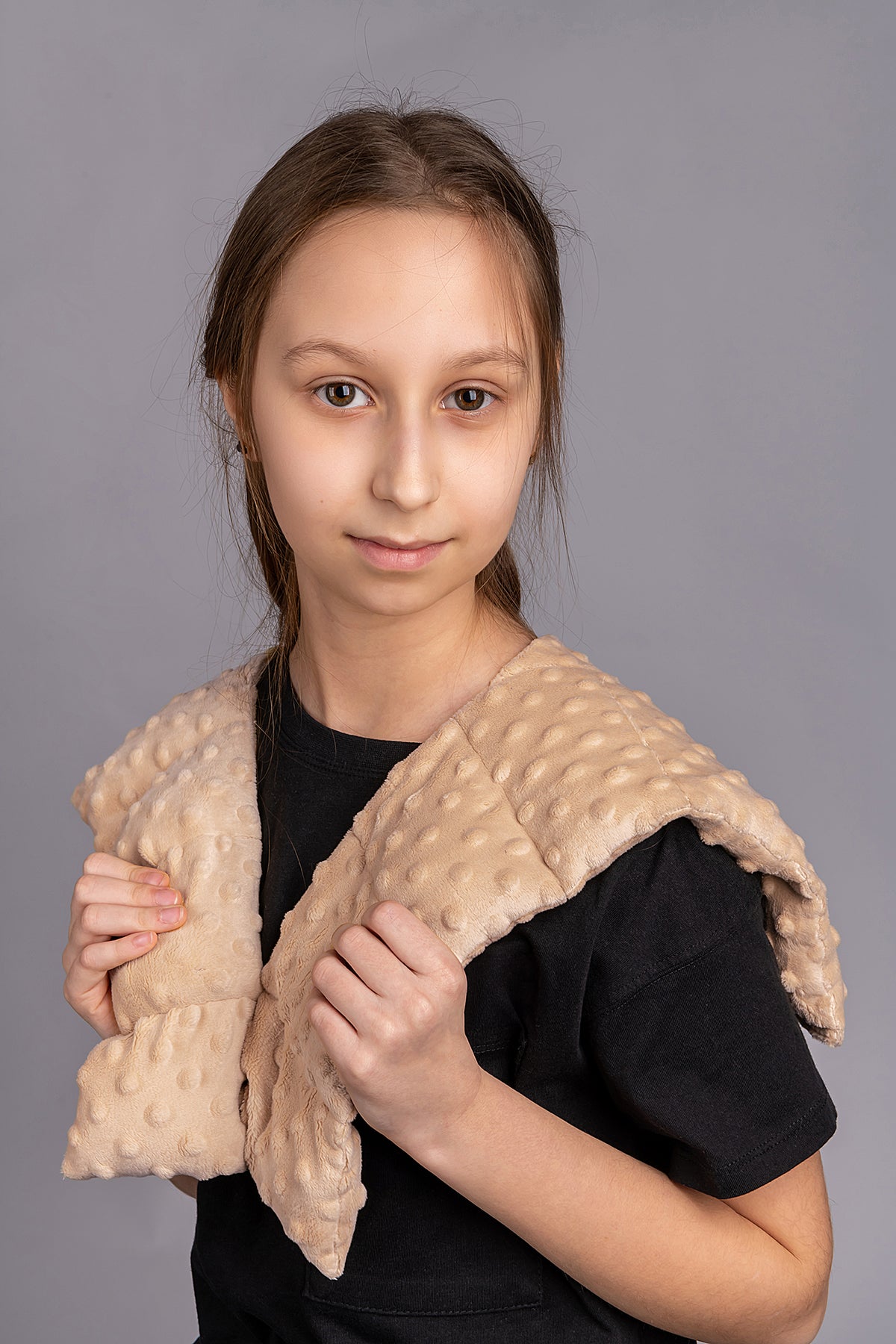 a girl wearing cappuccino weighted collar photo showing the front
