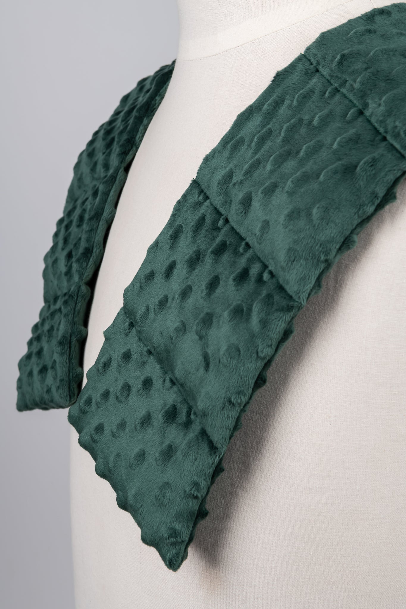 bottle green MINKY_WEIGHTED_COLLAR_arms