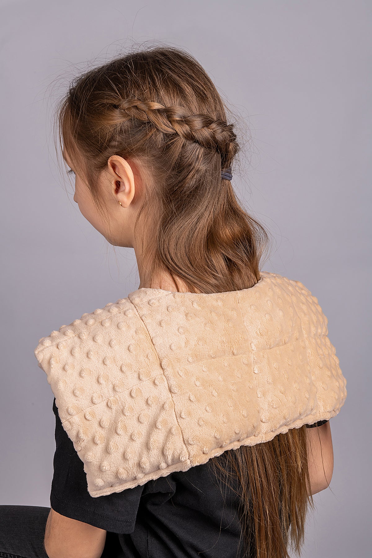 a girl wearing cappucino weighted collar photo showing the back