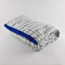 Carica l&#39;immagine nel visualizzatore di Gallery, Karo Minky Weighted Blanket with cobalt minky backing