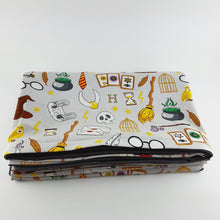 Carica l&#39;immagine nel visualizzatore di Gallery, SCHOOL OF MAGIC WEIGHTED BLANKET harry potter style made by sensory owl